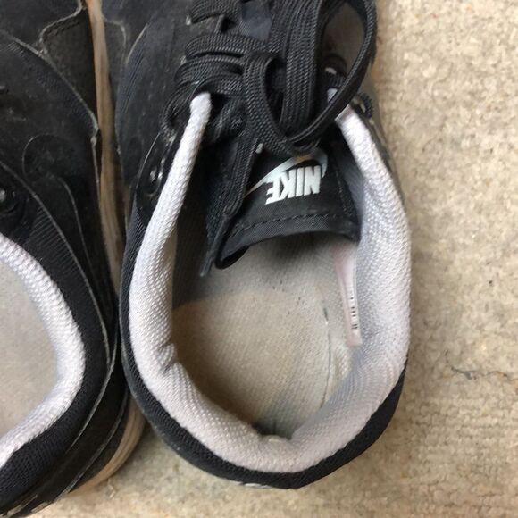 Nike Air Max Running Shoe | Size 9 - Picture 8 of 10